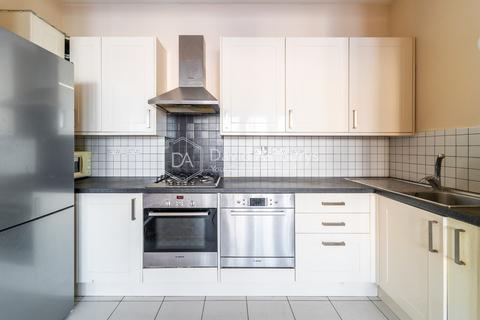 2 bedroom ground floor flat to rent, Bowes Road, Bounds Green , London