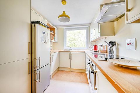 2 bedroom flat for sale, Justin Close, Brentford, TW8