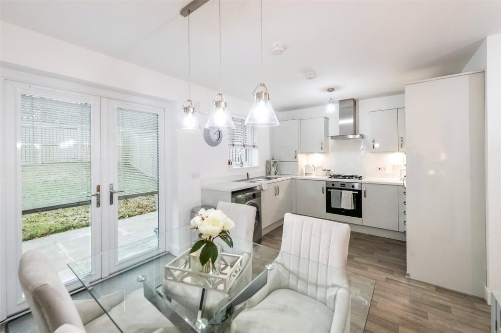 Kitchen/ Dining