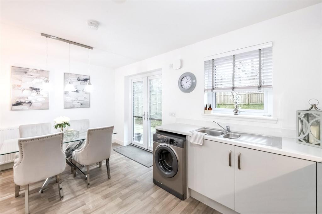Kitchen/ Dining