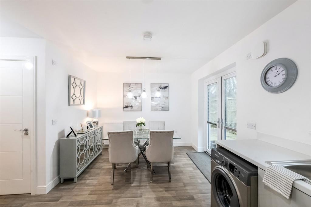 Kitchen/ Dining