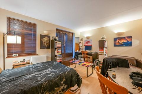 Studio for sale, Discovery Walk, Wapping, London, E1W