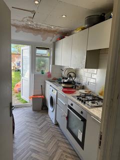 undefined, Lake Avenue, Rainham RM13