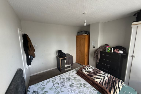 1 bedroom terraced house to rent, Lake Avenue Rainham, London, RM13