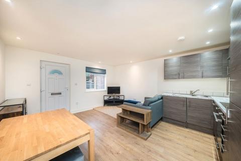 1 bedroom flat to rent, St. Peter's Close, London SW17