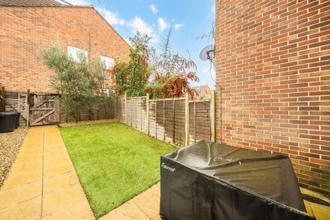 1 bedroom flat to rent, St. Peter's Close, London SW17