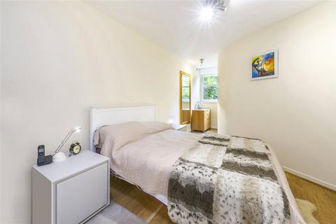undefined, West Rise, St. Georges Fields, London