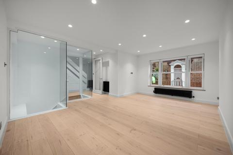 3 bedroom terraced house for sale, Perrins Court, Hampstead Village, London