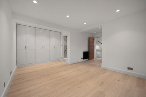 3 bedroom terraced house for sale, Perrins Court, Hampstead Village, London