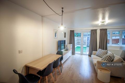 2 bedroom terraced house to rent, Ravensbourne Avenue, Bromley, BR2