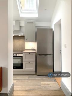 3 bedroom flat to rent, Cato Road, London, SW4