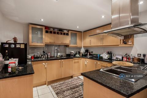 2 bedroom flat to rent, Millharbour, London, E14