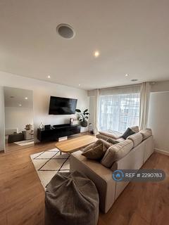 2 bedroom flat to rent, Croft House, London, NW9