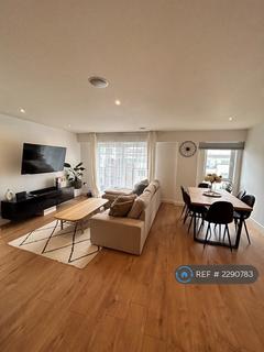2 bedroom flat to rent, Croft House, London, NW9