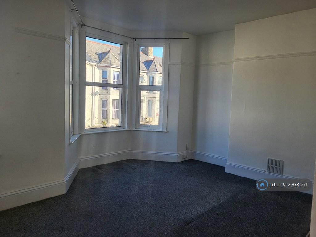 Living Room / Kitchen