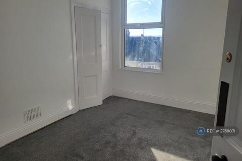 2 bedroom flat to rent, Neath Road, Plymouth, PL4