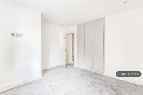 2 bedroom flat to rent, Willow Court, Edgware, HA8