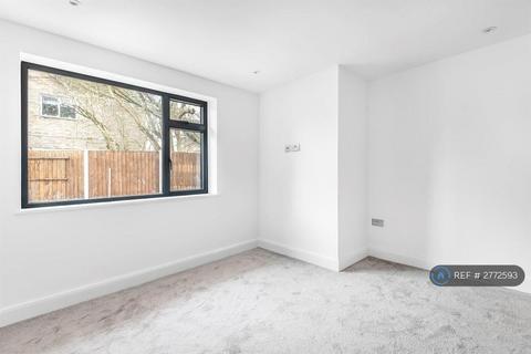 2 bedroom flat to rent, Willow Court, Edgware, HA8