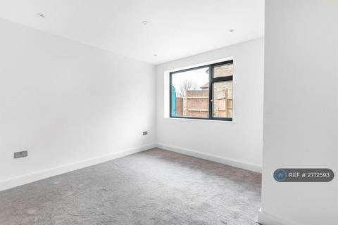 2 bedroom flat to rent, Willow Court, Edgware, HA8