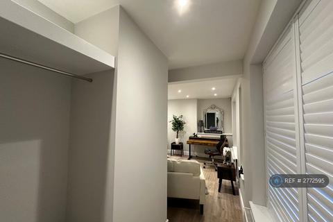 1 bedroom in a house share to rent, Grove Park Road, London, SE9