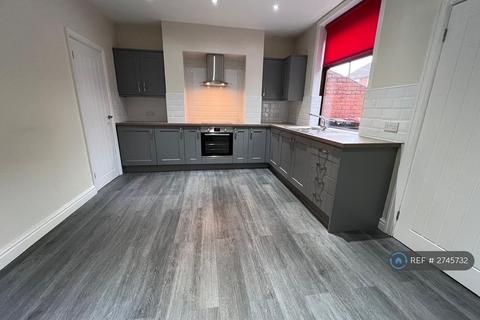 2 bedroom terraced house to rent, Buckley Lane, Bolton, BL4