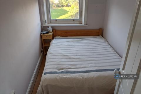2 bedroom flat to rent, Adrian Square, Westgate-On-Sea, CT8