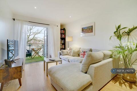 2 bedroom flat to rent, Dragmore Street, London, SW4