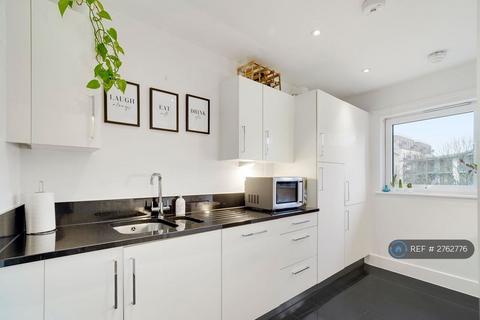 2 bedroom flat to rent, Dragmore Street, London, SW4