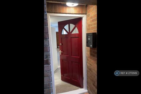 2 bedroom flat to rent, Harwich Road, Colchester, CO4