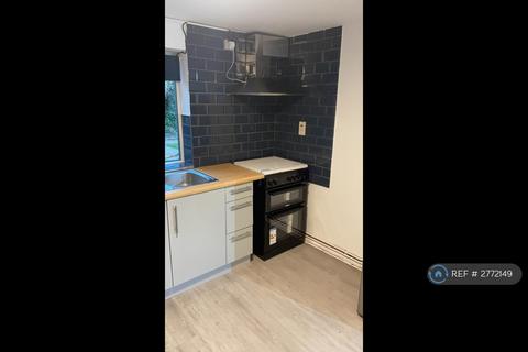 2 bedroom flat to rent, Harwich Road, Colchester, CO4