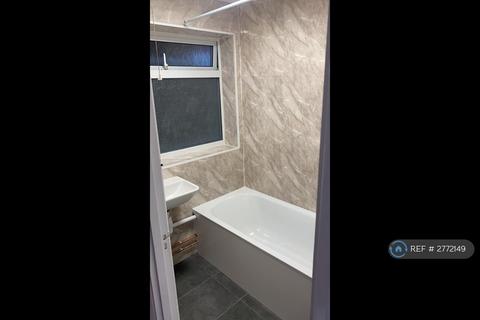 2 bedroom flat to rent, Harwich Road, Colchester, CO4