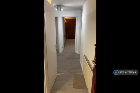 2 bedroom flat to rent, Harwich Road, Colchester, CO4