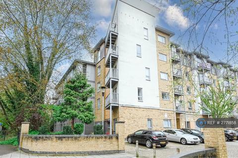 Coombe Way, Farnborough, GU14