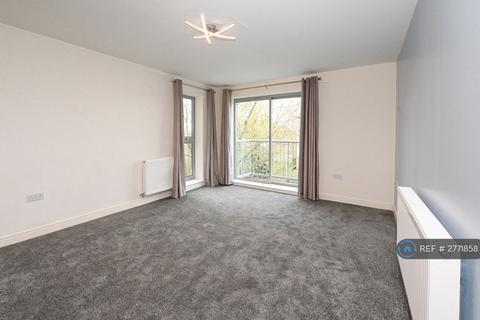 2 bedroom flat to rent, Coombe Way, Farnborough, GU14