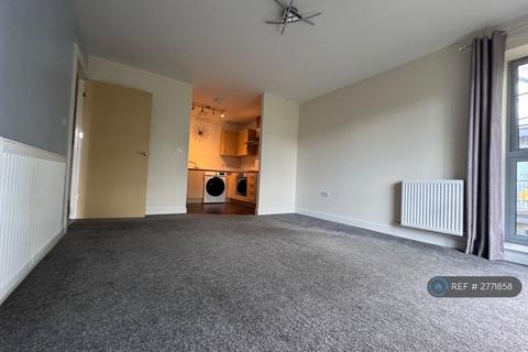 2 bedroom flat to rent, Coombe Way, Farnborough, GU14