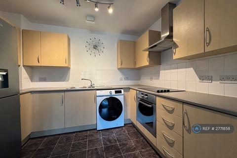 2 bedroom flat to rent, Coombe Way, Farnborough, GU14