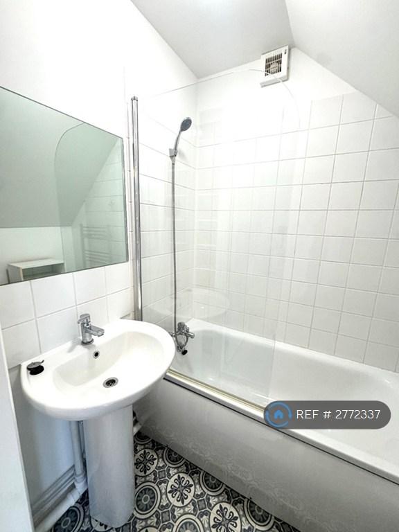 Studio 32 Ensuite