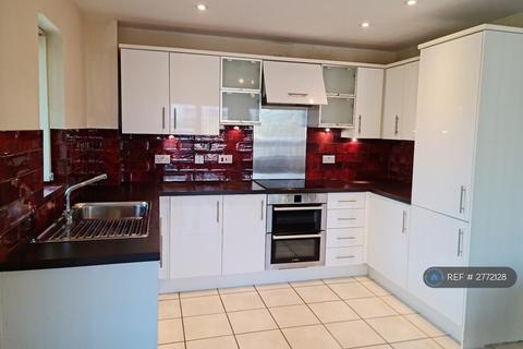 2 bedroom flat to rent, Lanadron Close, Isleworth, TW7