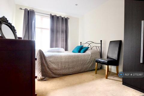 undefined, Brunswick Avenue, London, N11