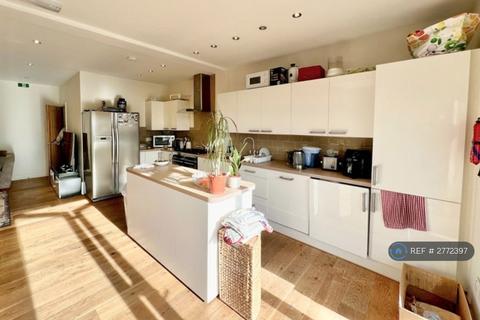 undefined, Brunswick Avenue, London, N11