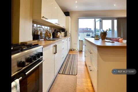 undefined, Brunswick Avenue, London, N11