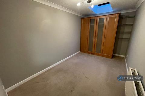 undefined, Ireland Court, Ashford, TN24