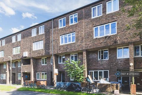 undefined, Dowdeswell Close, London, SW15