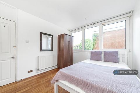 1 bedroom in a house share to rent, Dowdeswell Close, London, SW15