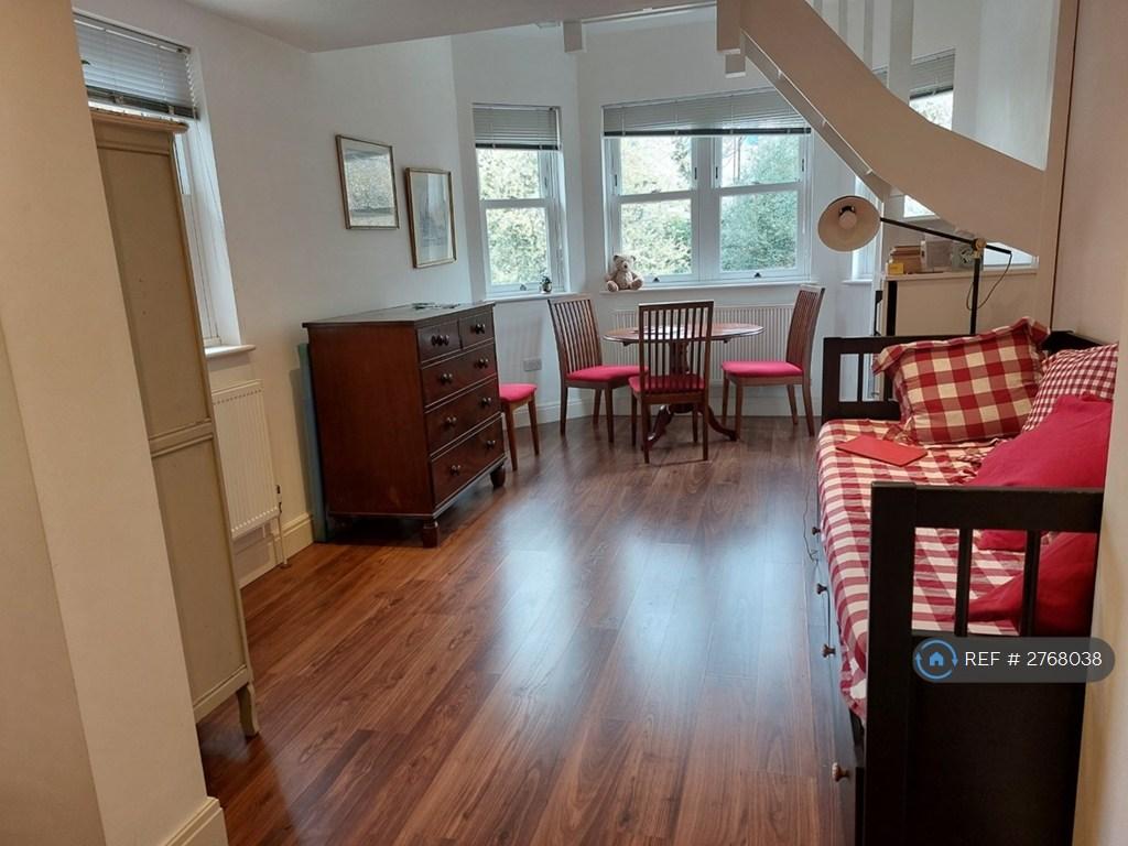 Lounge Dining Area