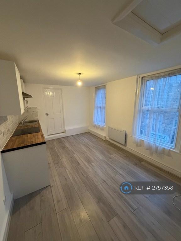 Kitchen / Living Room