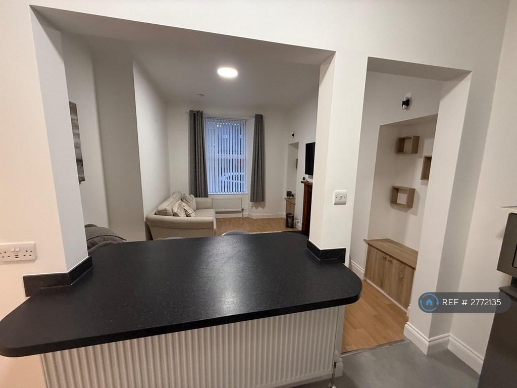 Breakfast Bar Connecting Kitchen To Lounge