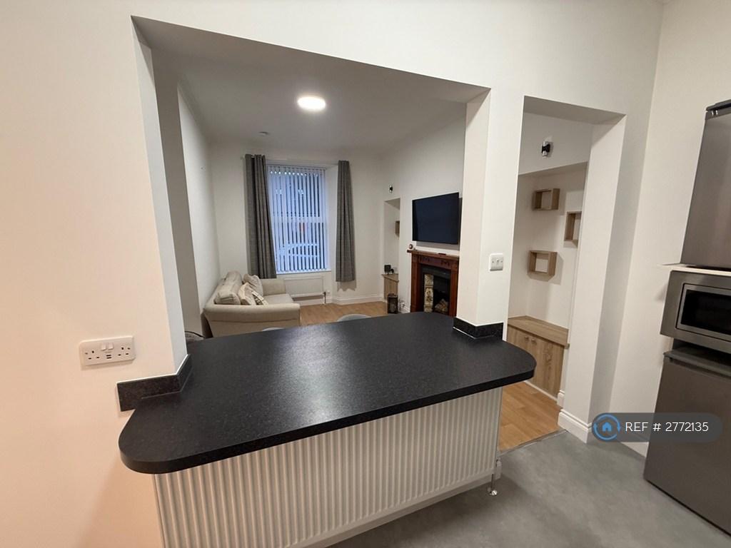 Breakfast Bar Connecting Kitchen To Lounge