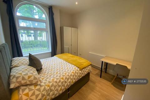 2 bedroom flat to rent, Moorland Hall, Leeds, LS3