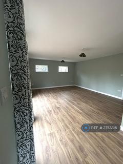 3 bedroom bungalow to rent, Vine Tree Close, Tadley, RG26